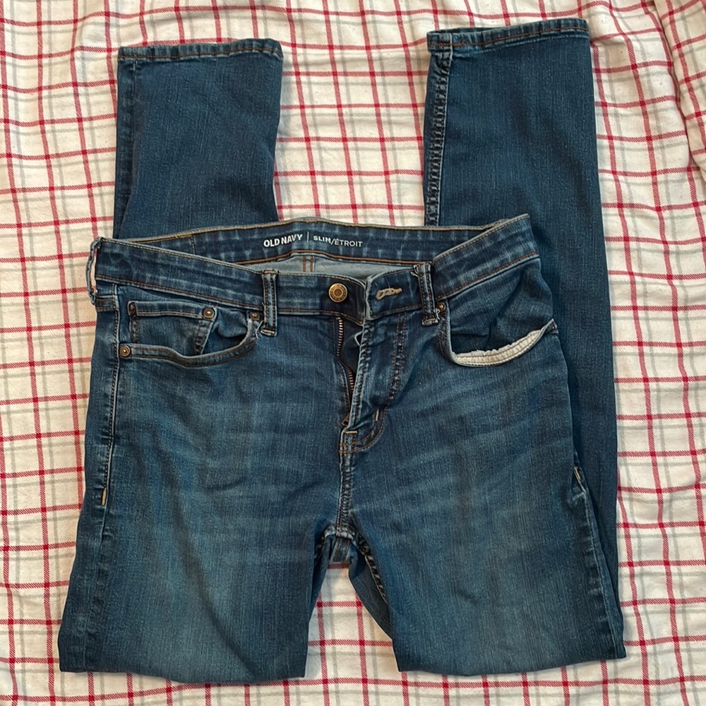 Old navy slim fit jeans. Size 29/30 never worn. No holes.